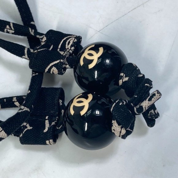 CHANEL With mirror charm Camellia Logo Bucket Drawstring Shoulder Tote Bag - Picture 3 of 16